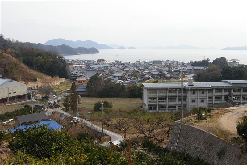 倉橋島の町並みと瀬戸内海